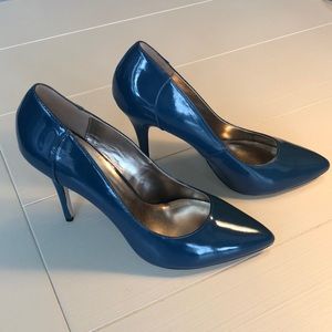Power shoes! Blue heels!